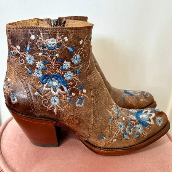 Size 7 Shyanne Women's Millie Floral Embroidered Booties - Picture 1 of 8